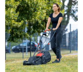 Scheppach ELM320 elektromos fűnyíró - 230V 1300W | 32cm vágási szélesség | 30L-es fűgyűjtő | 20-60mm vágási magasság